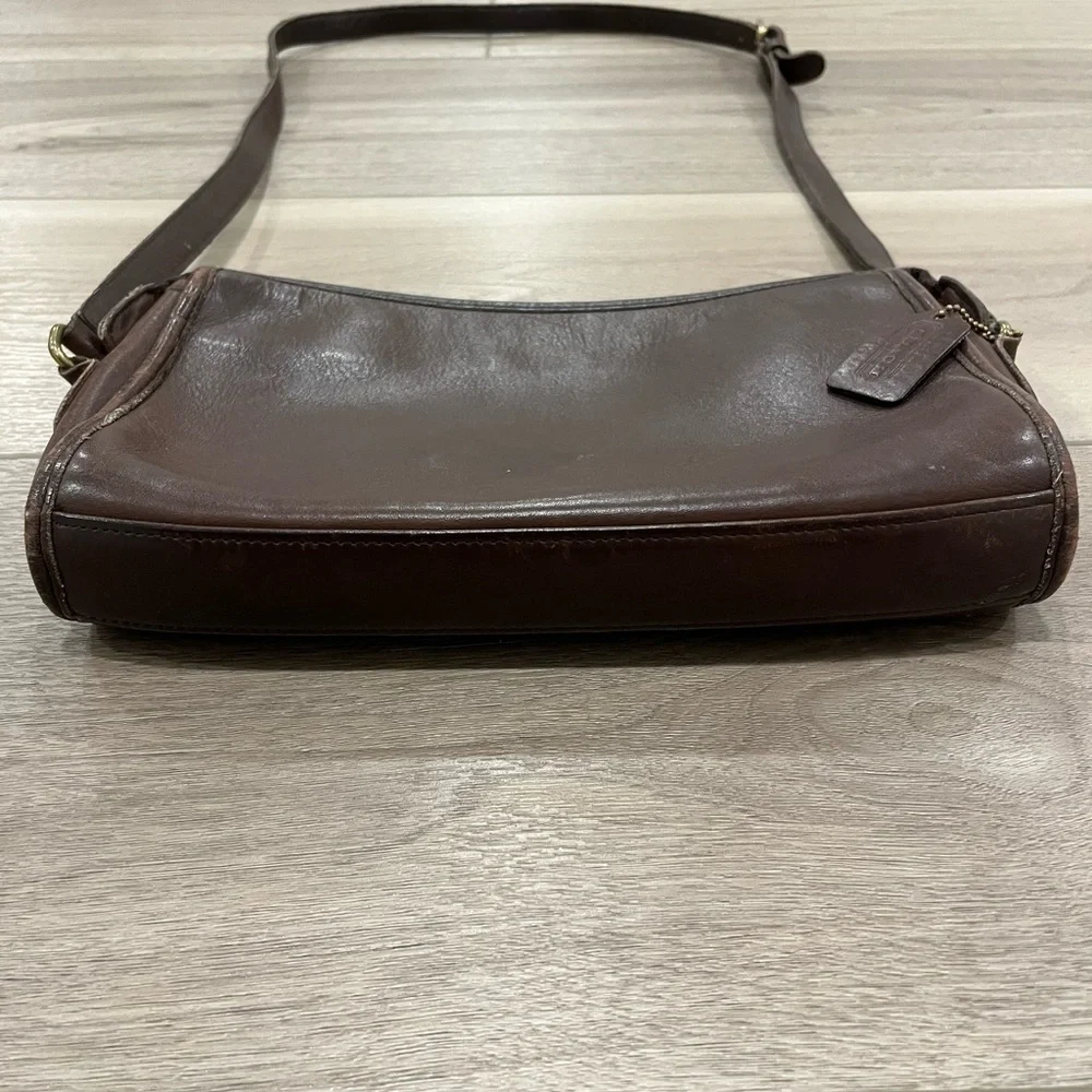 VINTAGE Coach Taylor Zip Crossbody Bag Leather 9944 MADE IN USA
